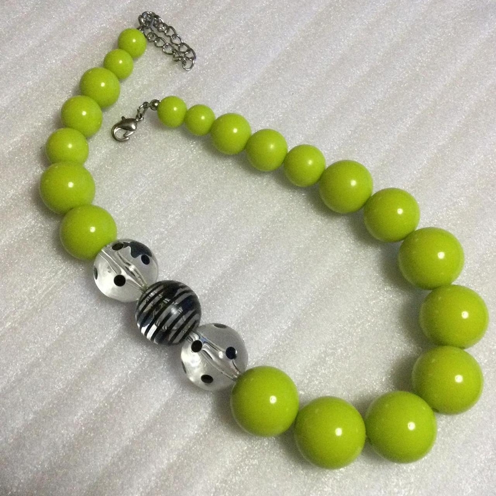 Chunky Chartreuse Necklace - Picture 3 of 3